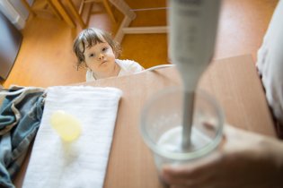 Čekání na mandlové mléko