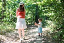 Nemám si ten repelent projistotu nastříkat i do očí, mami?