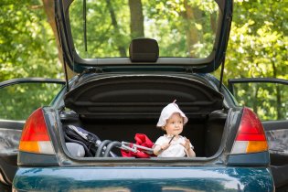 Nejbezpečnější je prý posadit dítě proti směru jízdy