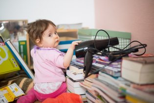 Vyklizená skříň z důvodu odplísnění - ráj pro Verunku hrabalku