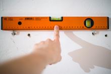 Kdo by na takovou prkotinu volal hodinového manžela, že?