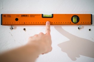 Kdo by na takovou prkotinu volal hodinového manžela, že?