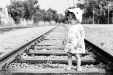 Na kolejích stála, na šatech květ