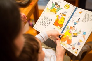 Asi nejoblíbenější knížka rodičů - Potkal Klauna potkal Klaun od Jana Vodňanského z roku 1984 - obsahuje opravdu brilantní verše