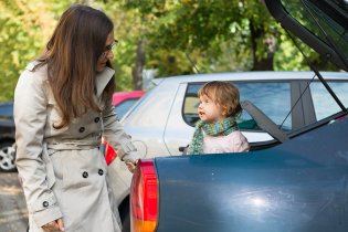 Maminko, pustíte mě dnes aspoň na chvilku z kufru, prosím?