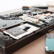 Tom oživuje dávno zapomenuté ajťácké dovednosti