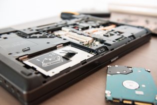 Tom oživuje dávno zapomenuté ajťácké dovednosti