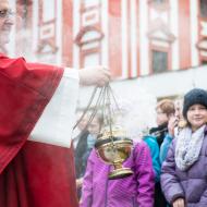 V Litoměřicích se kadidlem nikdy nešetřilo - otec biskup  žehná ratolesti