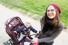 Nová letní čepice a Verunčin kočárkový freestyle