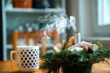 Koupíme si tavnou pistoli a příští rok už si vyrobíme svícen sami!