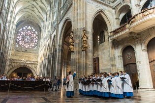 Ve svatovítské katedrále jsme se přichomýtli k vystoupení chlapeckého sboru St. John´s college ze Southsea