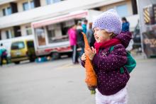 Pózování s obří mrkví zřejmě nebude Verunčinou oblíbenou kratochvílí
