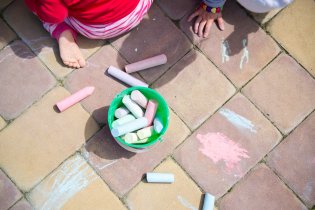 Zátiší s křídami