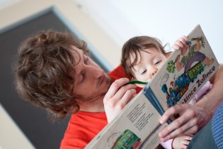 Bez knihy v ruce již ani sousto (aneb některé zlozvyky se asi opravdu dědí)