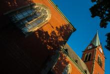 Ranní mši v Teplicích jsme prošvihli, večerní syrová mše v červeném kostele to jistí