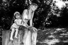 Zahradu vily Löw-Beer krášlí toto tajemné sousoší