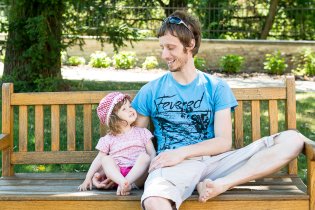 Ve stínu u fontány zvládáme i tropická vedra s úsměvem