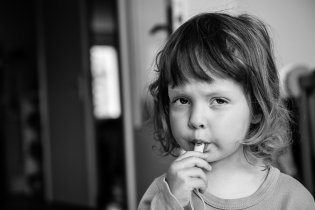 Jako by mamince z oka vypadla