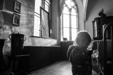 Tajemná postava v sakristii