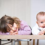 K pózování na stole jsme Verunku přemlouvat nemuseli