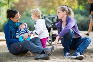 Nevýchovné děti se nevýchovně seznamují na nevýchovném srazu v Lužánkách
