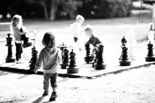 Já vám ukážu, jak se dělá pořádnej šach-mat, děcka!