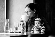 Radovánek je trochu nesvůj ze společnosti opilých italů v ranním Café Momenta