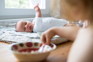 Radovánkův pohled do ségřiného talíře se zdá být poněkud hladový