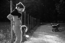 Fotíme se v protisvětle, zatímco miminko spokojeně chrní v kočárku