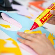 Lepidlo bohužel nějakou záhadou skončilo i na některých tělesných partiích Verunky