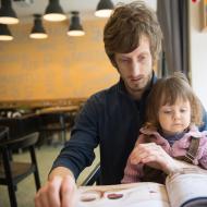 Místo - nová kavárna velmi důkladně zašitá v Medlánkách