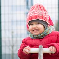 Verunka má radost, že jí přes zimu poporostly nožičky a konečně dosáhne na stupátka