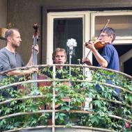 Pouliční skupina Urband má v nosnost balkónů na Bratislavské obdivuhodnou důvěru