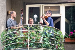 Pouliční skupina Urband má v nosnost balkónů na Bratislavské obdivuhodnou důvěru