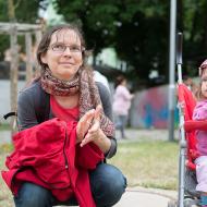 Tleskáme vystoupení sympatické písničkářky a šílené houslistky