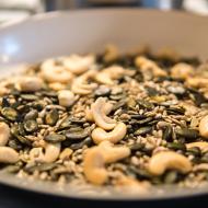 Když je návštěva, tak si dopřejeme i oříšky