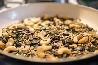 Když je návštěva, tak si dopřejeme i oříšky