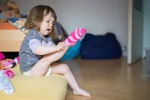 Dnes navlíknu na nožku tu růžovou ponožku