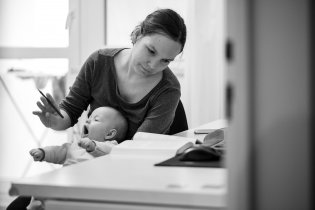 Rychle si všechno podtrhej, než Ti tu tužku sežeru!