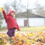 Pózu v listí jsme stihli ještě předtím, než ho všechno shrabali