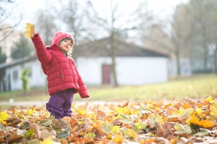 Pózu v listí jsme stihli ještě předtím, než ho všechno shrabali