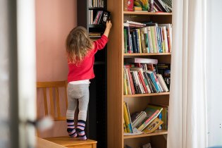 Všechna trash-metalová alba jsme schválně přesunuli do vyšších pater, ale Verunčina záliba v tomto žánru překoná všechny překážky