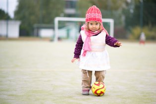 Za to s kopačákem Verunka válí od přírody