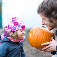 Na dýňových slavnostech v Šebrově jsme si vyřezali dýni ve tvaru Radovánka