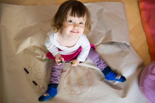 Momentálně Verče ke štěstí stačí, když jí někdo namaluje balón, a další balón, a ještě jeden balón...