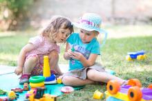 Kámošky objevují poklady na dětském odpoledni v Rosicích