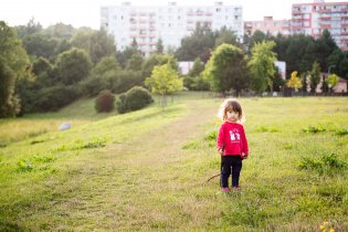 Kolem úplňku je zde k večeru možné pozorovat luční víly