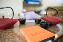 Co jiného bychom jako měli číst v Café Pilát?