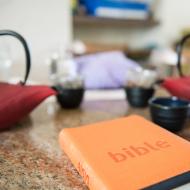 Co jiného bychom jako měli číst v Café Pilát?