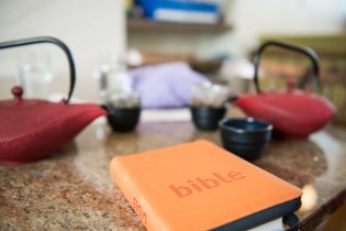 Co jiného bychom jako měli číst v Café Pilát?